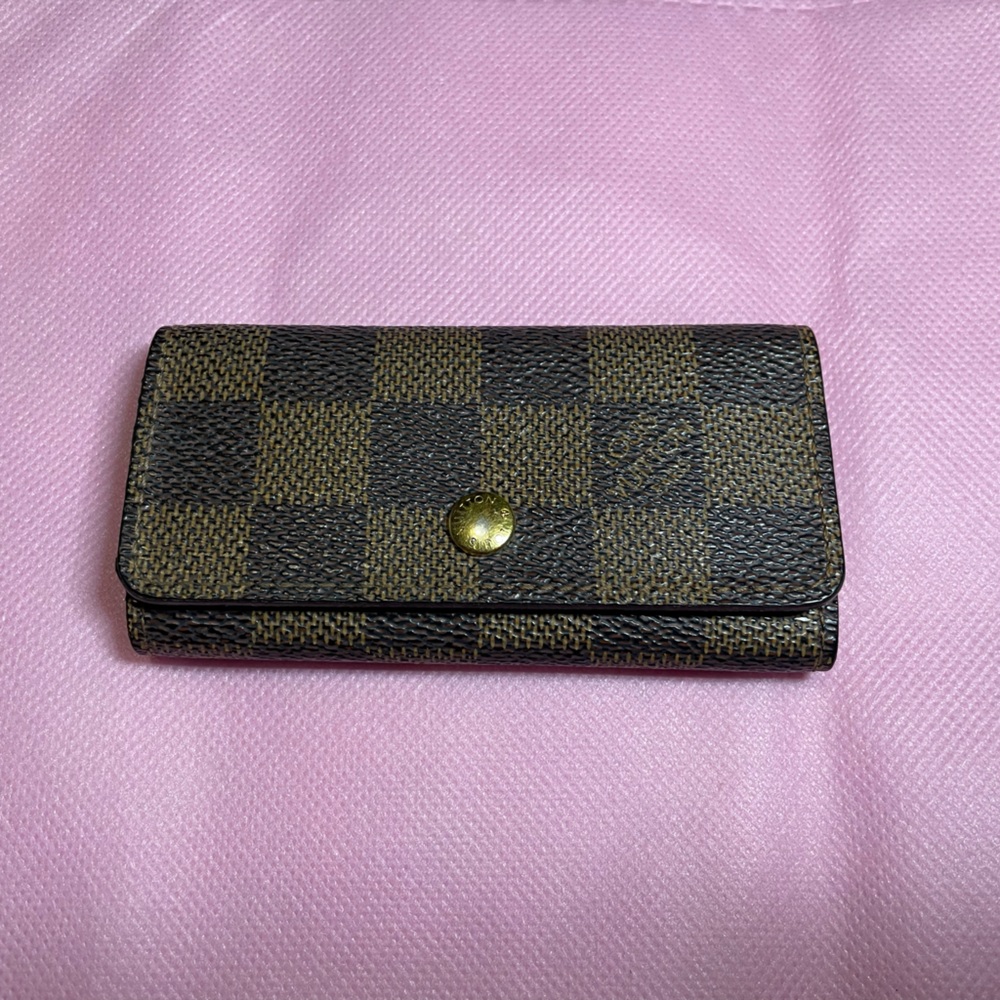 Louis Vuitton Damier keycase 🤎